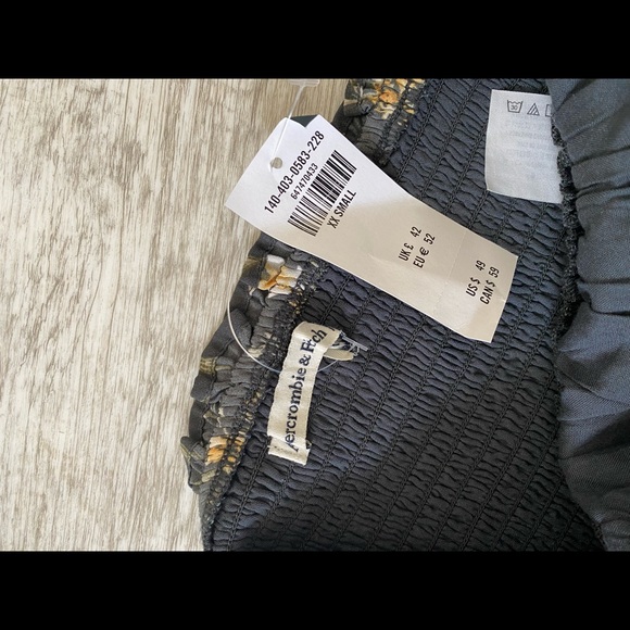 Abercrombie blouse, very reformation vibes. - Picture 4 of 4